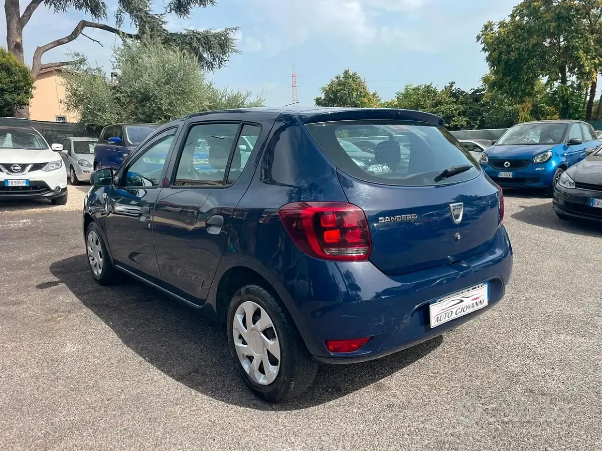 Usata Dacia Sandero Lauréate 90 CV (66 kW) 2017 Blu Berlina