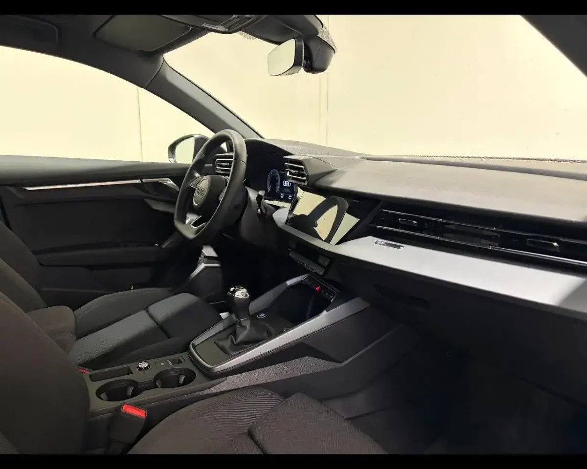 Usata Audi A3 Business 116 CV (85 kW) 2025 Grigio manhattan metallizzato Berlina