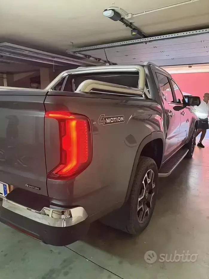 Usata VW Amarok 241 CV (177 kW) 2024 Grigio Pick-up
