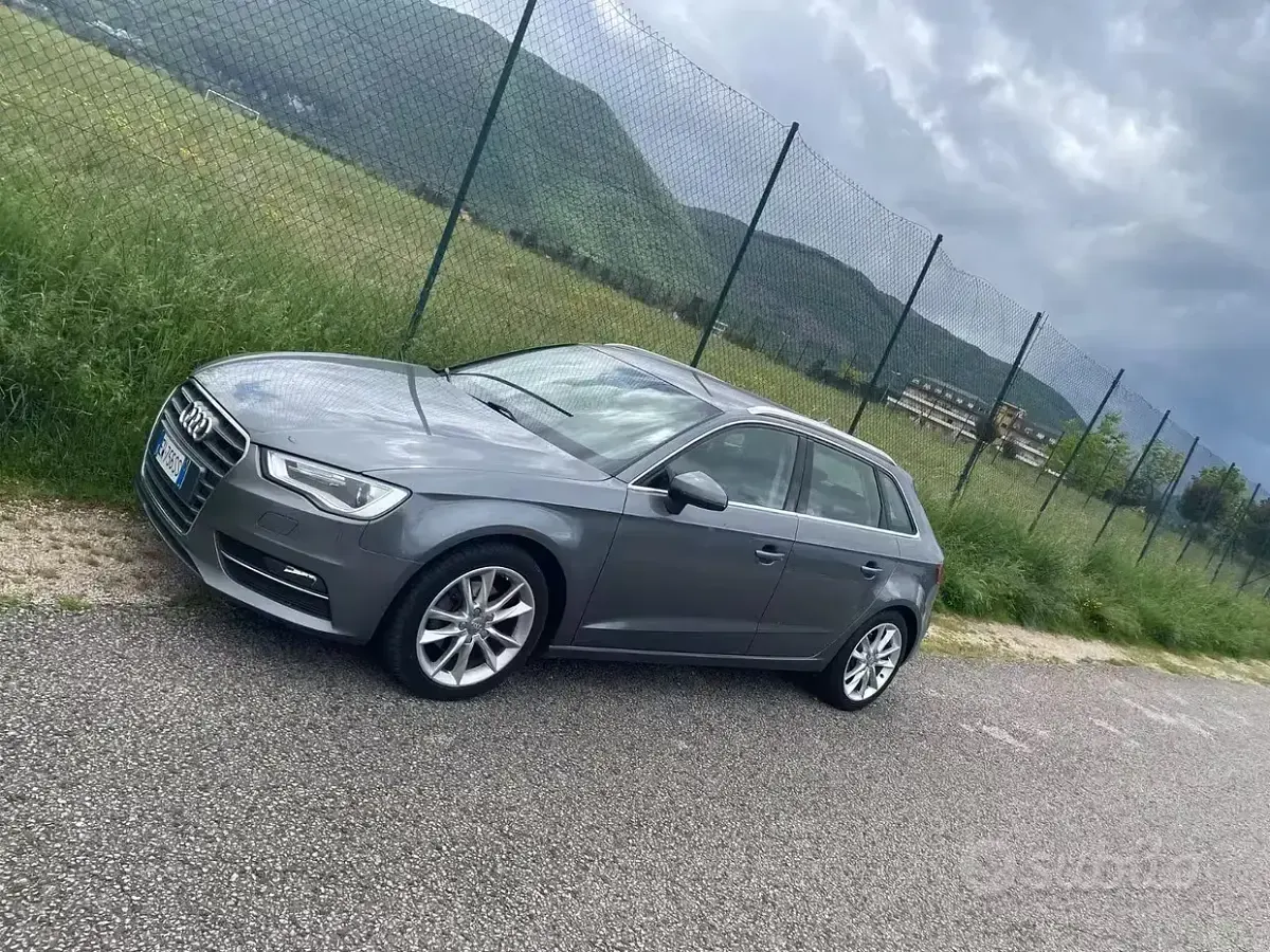 Usata Audi A3 Sportback Ambition 105 CV (77 kW) 2014 Grigio Utilitaria