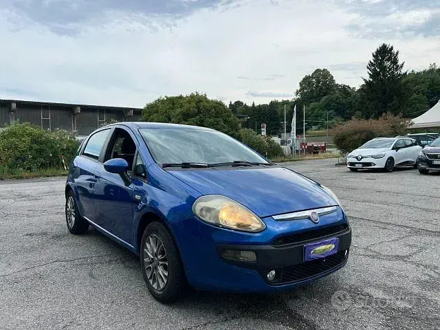 Usata Fiat Punto Evo Dynamic 69 CV (50 kW) 2011 Bluazzurro Utilitaria