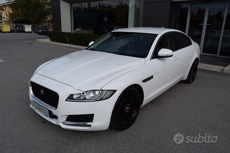 Usata Jaguar XF Prestige 180 CV (132 kW) 2016 Bianco Berlina