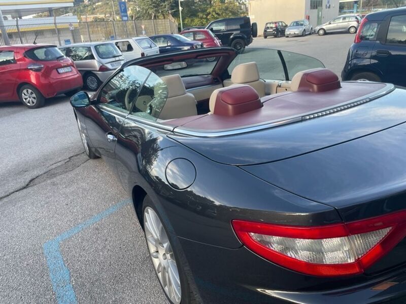 Usata Maserati GranCabrio 439 CV (322 kW) 2011 Nero Cabrio