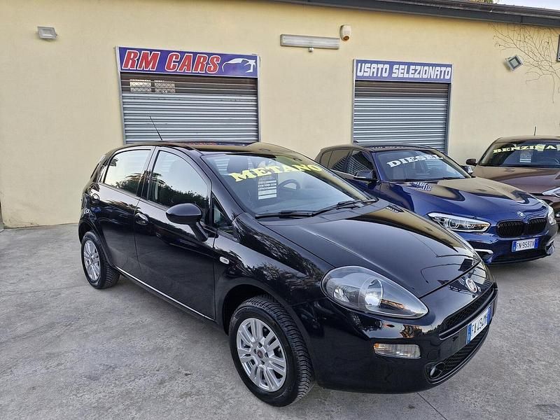Usata Fiat Punto Lounge 78 CV (57 kW) 2015 Nero Berlina
