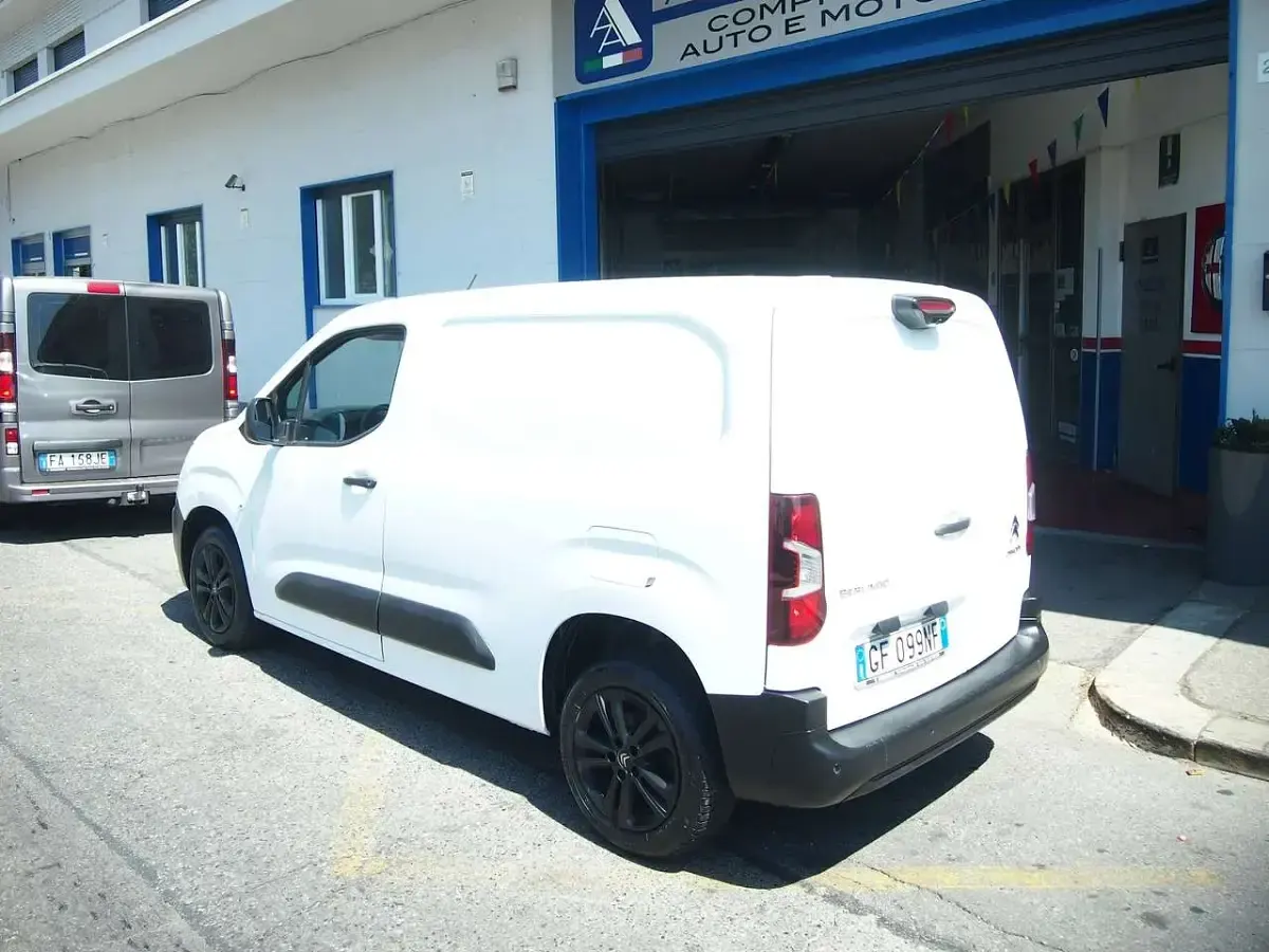 Usata Citroën Berlingo 102 CV (75 kW) 2021 Bianco Monovolume