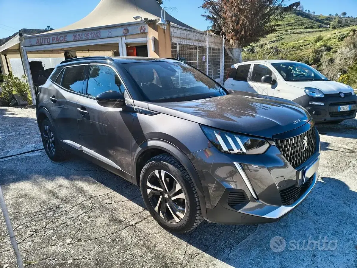 Usata Peugeot 2008 GT 130 CV (95 kW) 2023 Grigio SUV