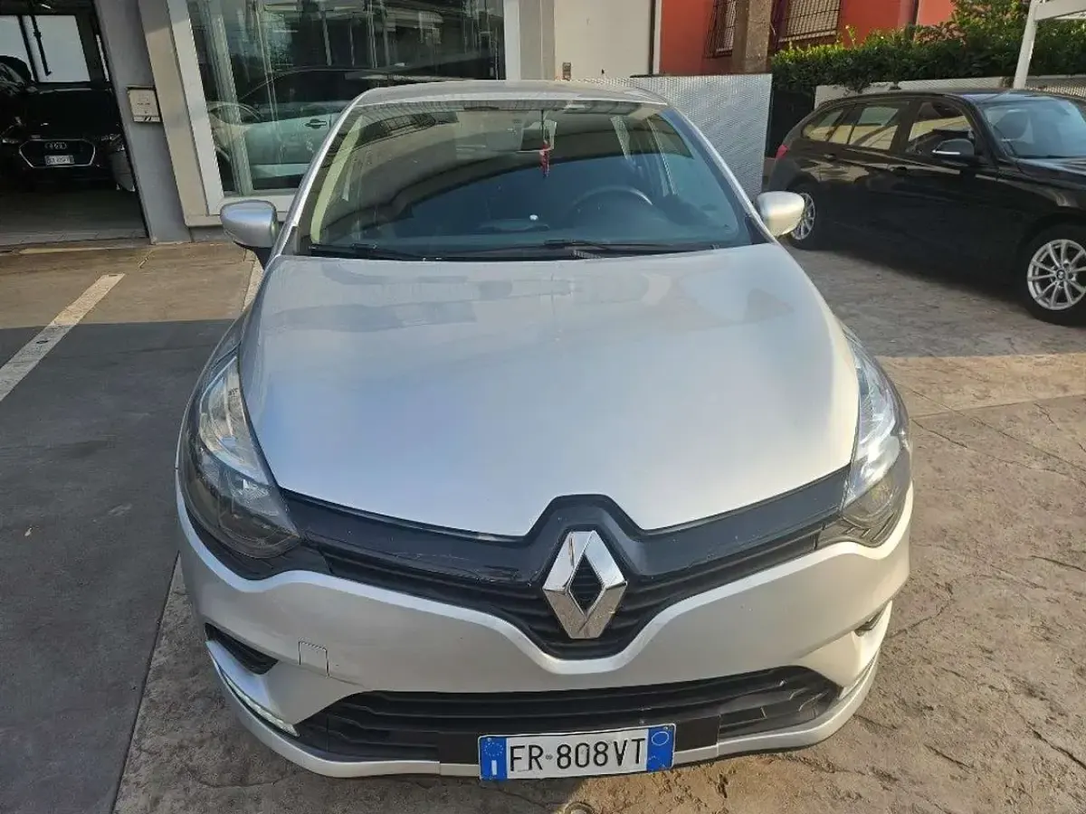Usata Renault Clio IV Business 73 CV (53 kW) 2018 Grigio Berlina