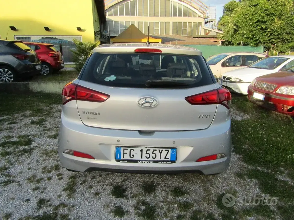 Usata Hyundai i20 Comfort 75 CV (55 kW) 2017 Grigio Berlina