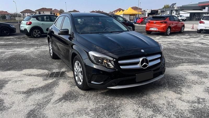 Usata Mercedes GLA200 Premium 136 CV (100 kW) 2015 Nero SUV