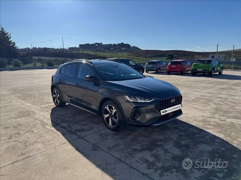 Usata Ford Focus Active 125 CV (91 kW) 2022 Grigio SUV