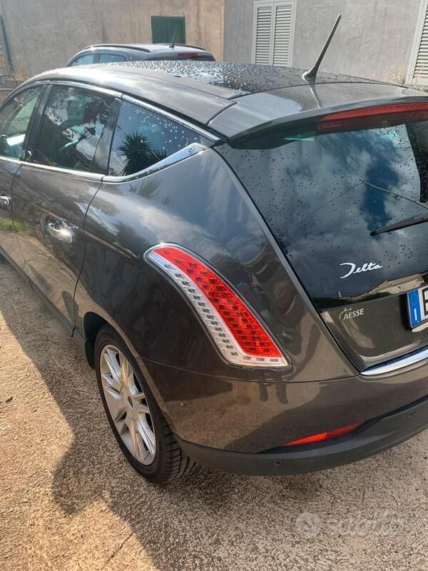 Usata Lancia Delta Platinum 120 CV (88 kW) 2012 Grigio Utilitaria