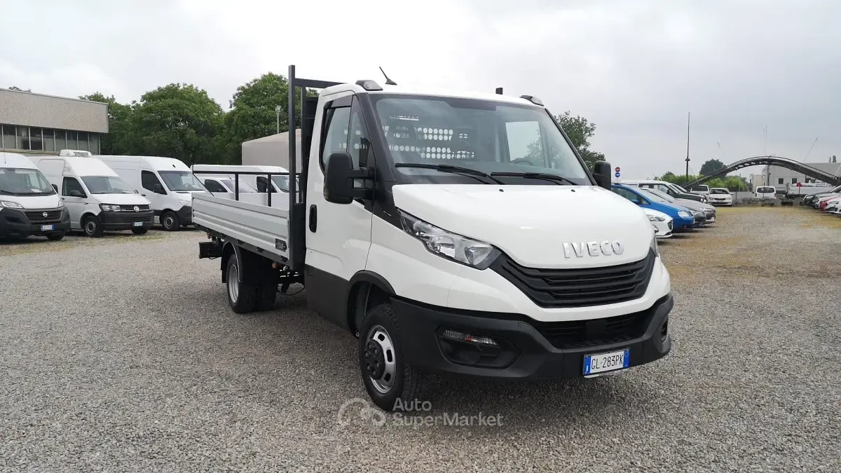 Usata Iveco Daily 175 CV (128 kW) 2022 Bianco Berlina