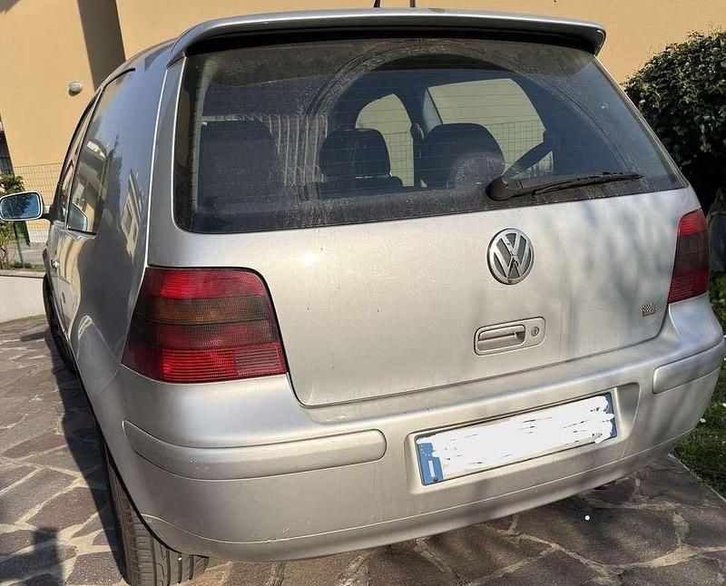 Usata VW Golf IV Comfortline 110 CV (80 kW) 2001 Argento Berlina