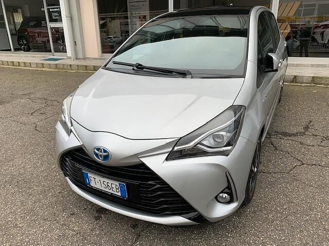 Argento Usata 2019 Toyota Yaris Hybrid Style Tre volumi | 13.500 € (Ottimo prezzo) - Immagine 1/4