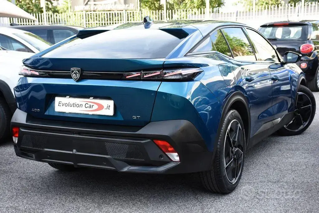 Usata Peugeot 408 GT 131 CV (96 kW) 2023 Blu metallizzato SUV