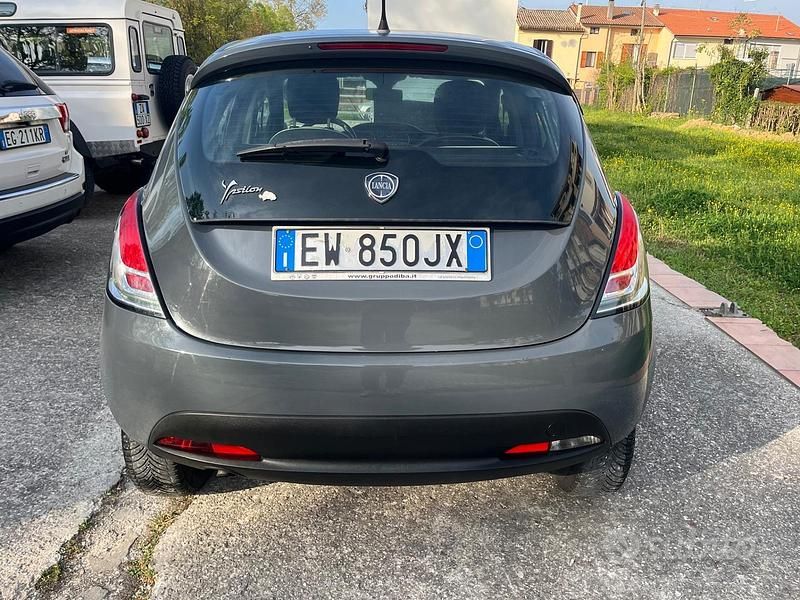Usata Lancia Ypsilon Gold 85 CV (62 kW) 2015 Grigio Utilitaria
