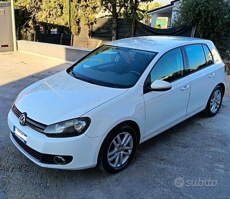 Usata VW Golf VI 140 CV (102 kW) 2011 Bianco Utilitaria