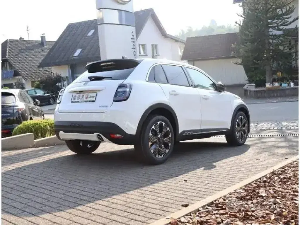 Nuova Fiat 600 La Prima 101 CV (74 kW) 2025 Bianco SUV