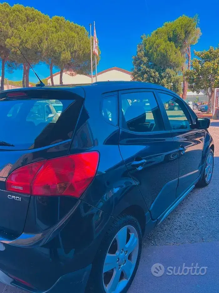 Usata Kia Venga 90 CV (66 kW) 2014 Nero Utilitaria