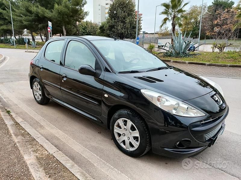 Nero Usata 2009 Peugeot 206 Tre volumi | 2300 € (Buon prezzo) - Immagine 1/4