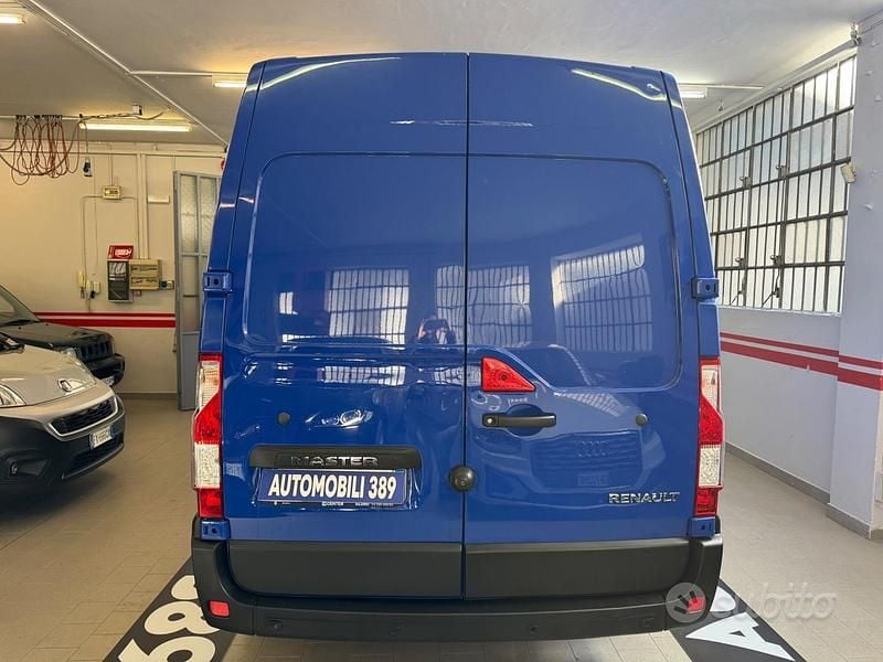 Usata Renault Master 135 CV (99 kW) 2022 Blu Berlina