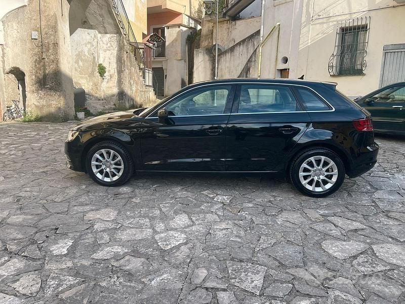 Usado Audi A3 Ambition 110 CV (80 kW) 2016 Negro Berlina
