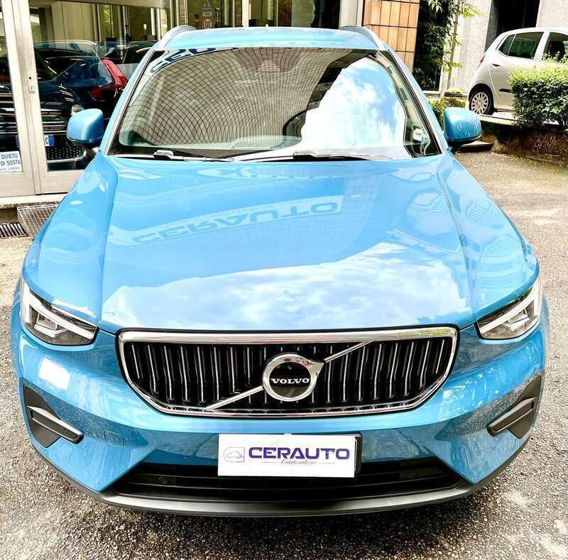 Fjord blue Usata 2023 Volvo XC40 Core SUV | 35.900 € - Immagine 1/4
