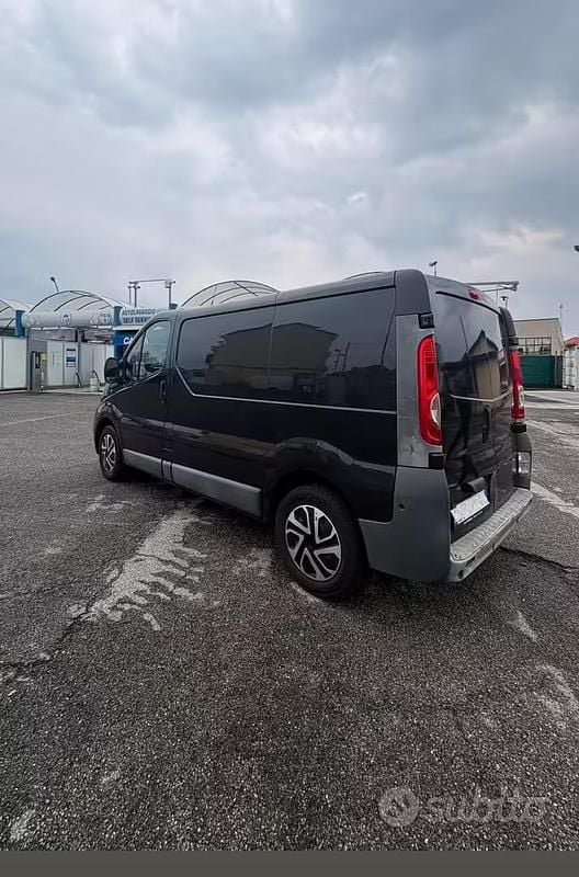 Usata Opel Vivaro 2011 Monovolume