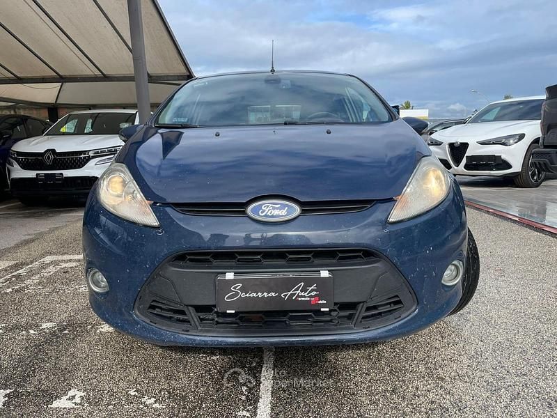 Usata Ford Fiesta Titanium 68 CV (50 kW) 2010 Blu Utilitaria
