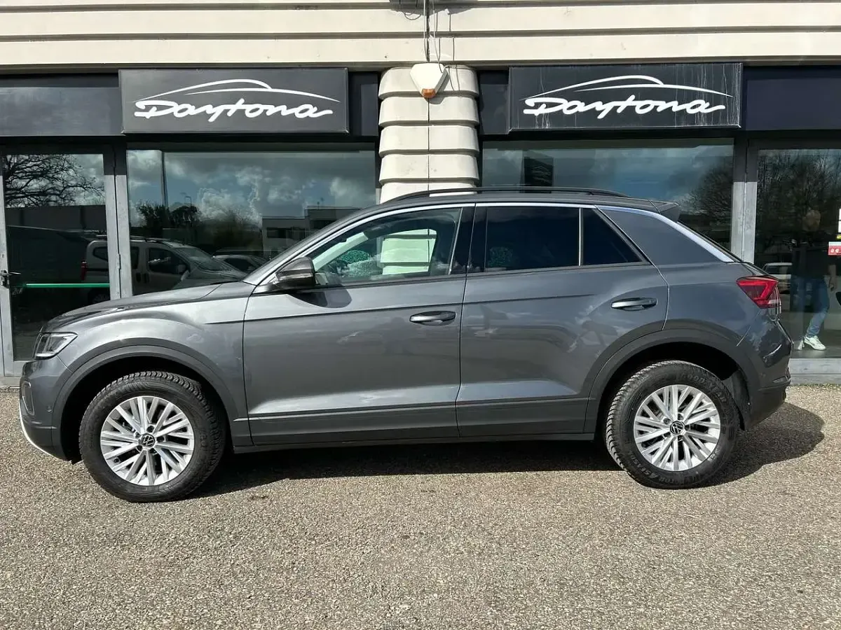 Usata VW T-Roc Life 116 CV (85 kW) 2022 Grigio SUV