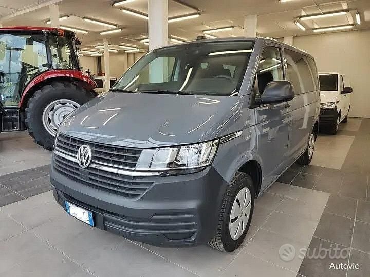 Usata VW Caravelle Trendline 110 CV (80 kW) 2023 Grigio Furgone