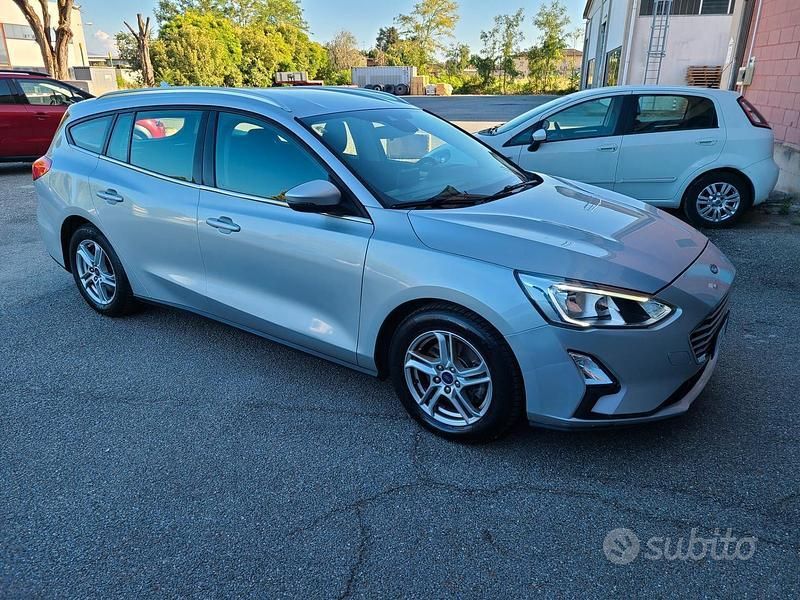 Usata Ford Focus 120 CV (88 kW) 2019 Grigio Station wagon