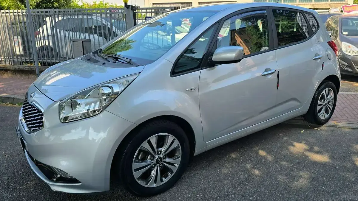 Usata Kia Venga 90 CV (66 kW) 2018 Argento Utilitaria