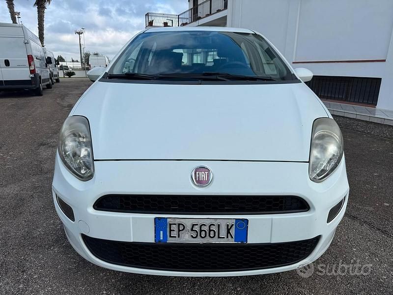 Usata Fiat Punto 74 CV (54 kW) 2012 Nero Utilitaria