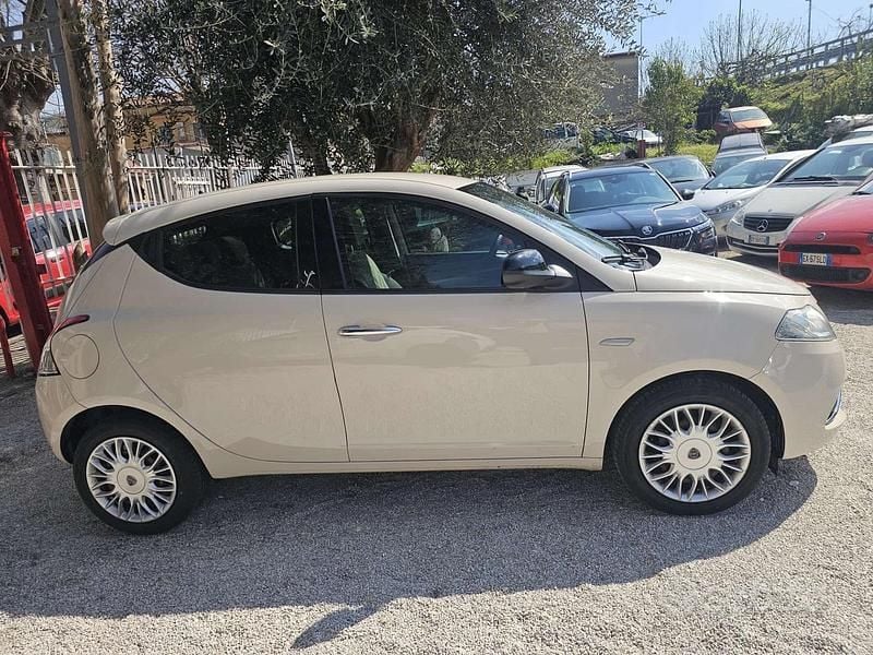 Usata Lancia Ypsilon Gold 69 CV (50 kW) 2016 Beige Utilitaria