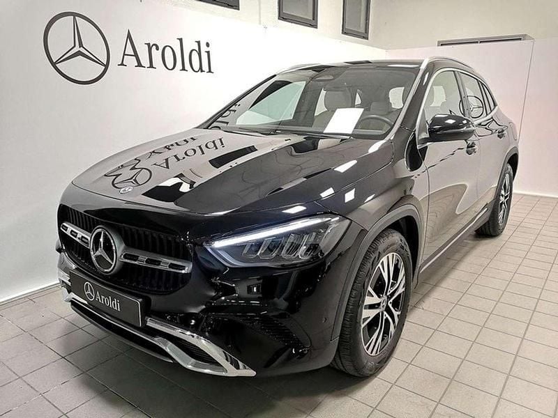 191 nero cosmo met. Usata 2024 Mercedes GLA200 Advanced SUV | 41.500 € (Buon prezzo) - Immagine 1/4