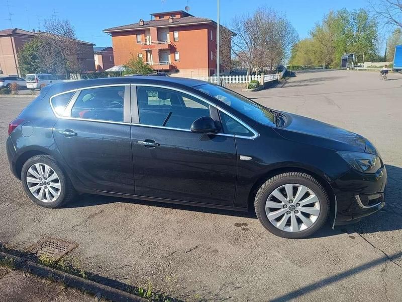 Usata Opel Astra Cosmo 110 CV (80 kW) 2013 Berlina