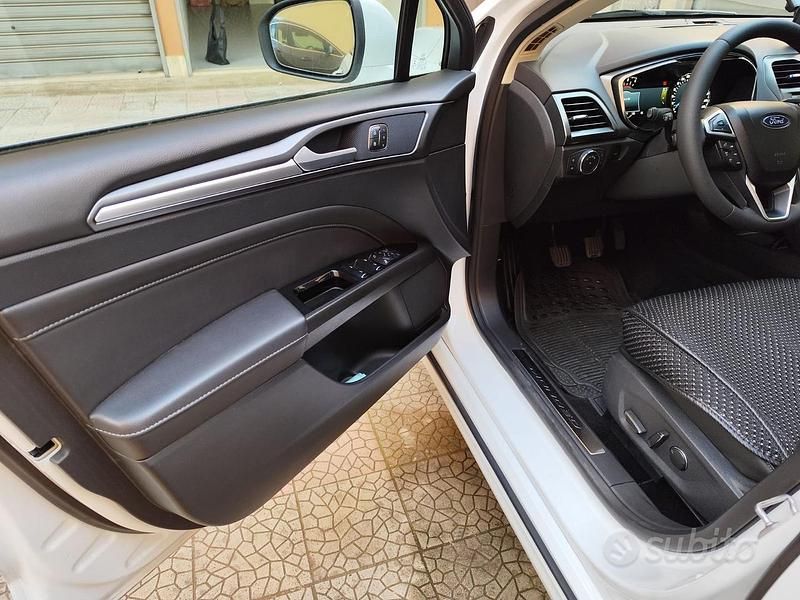 Usata Ford Mondeo Titanium 150 CV (110 kW) 2016 Bianco Berlina