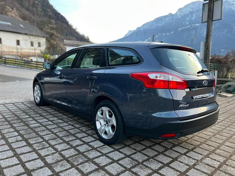 Usata Ford Focus 115 CV (84 kW) 2014 Grigio Station wagon