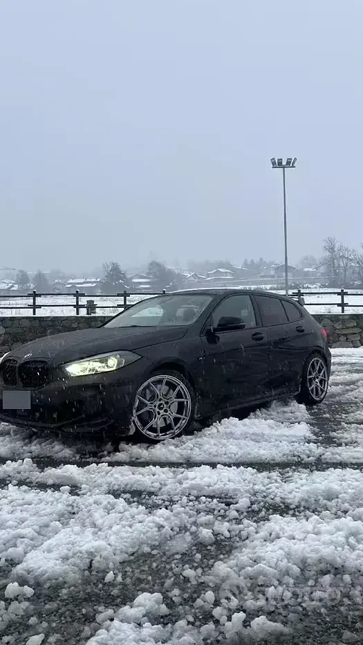 Usata BMW M135 M Sport 320 CV (235 kW) 2021 Nero Utilitaria