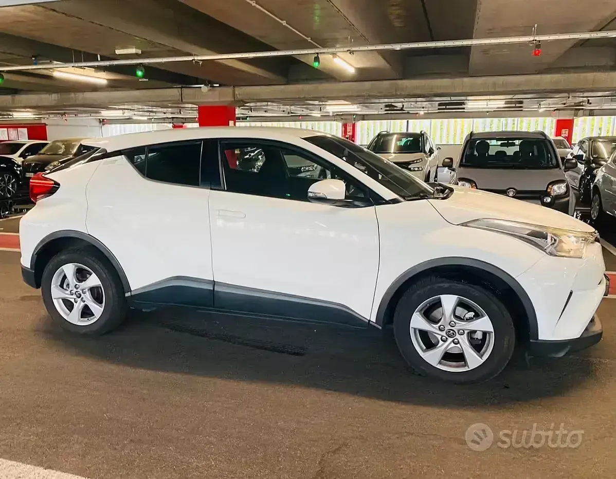 Usata Toyota C-HR Active 116 CV (85 kW) 2017 Bianco SUV
