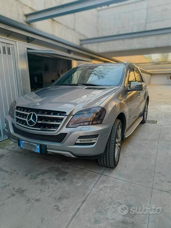 Usata Mercedes ML350 Edition 231 CV (169 kW) 2010 Grigio SUV