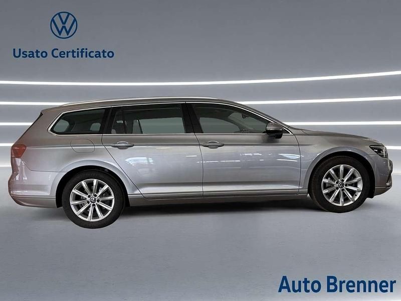 Usata VW Passat Business 150 CV (110 kW) 2023 Pyrit silver metallizzato Station wagon