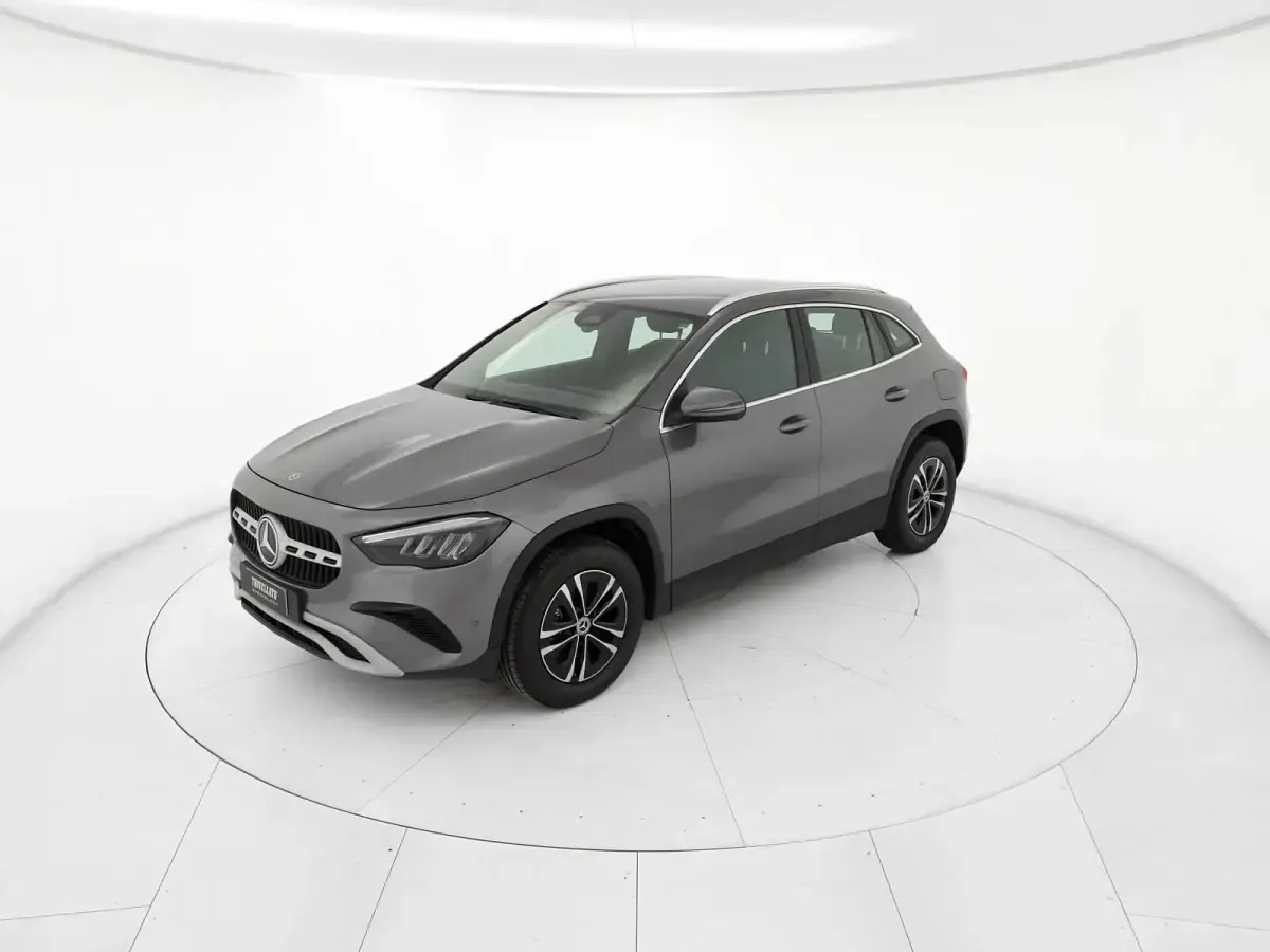 Usata Mercedes GLA180 Advanced 116 CV (85 kW) 2024 Grigio SUV