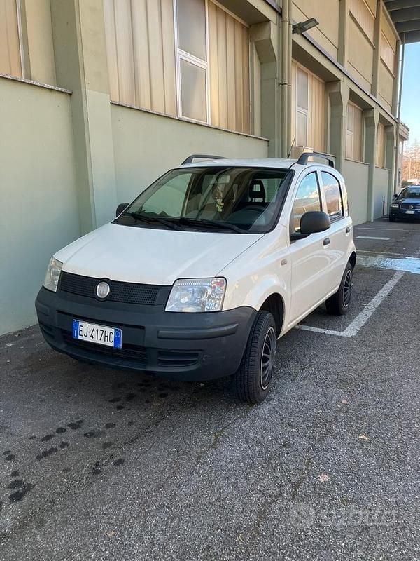 Bianco Usata 2011 Fiat Panda Tre volumi | 3500 € (Buon prezzo) - Immagine 1/4