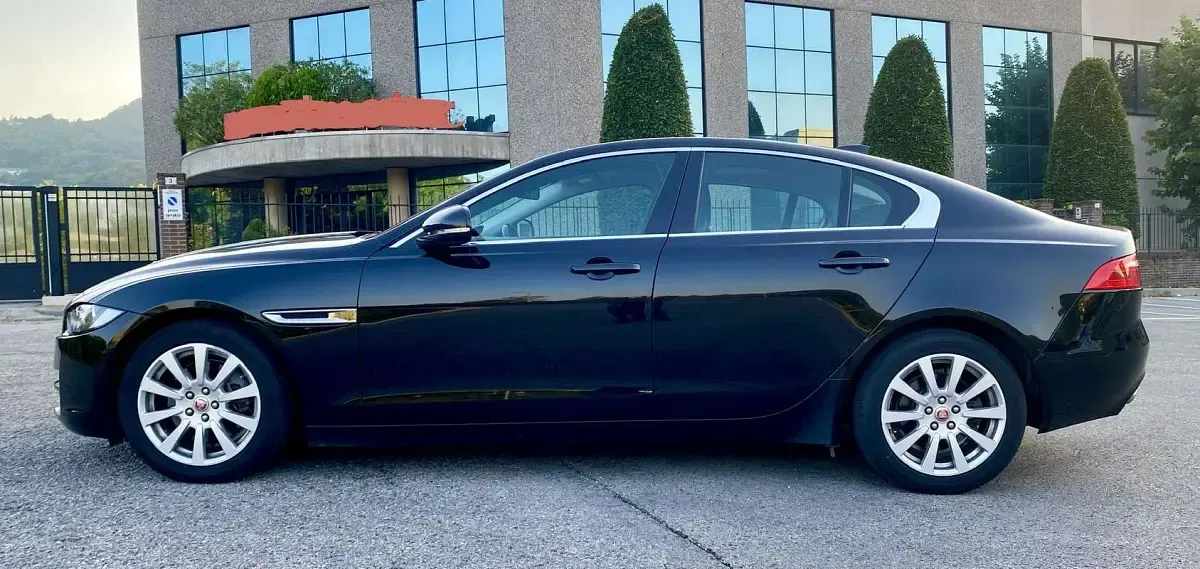 Usata Jaguar XE Business Edition 180 CV (132 kW) 2016 Nero Berlina