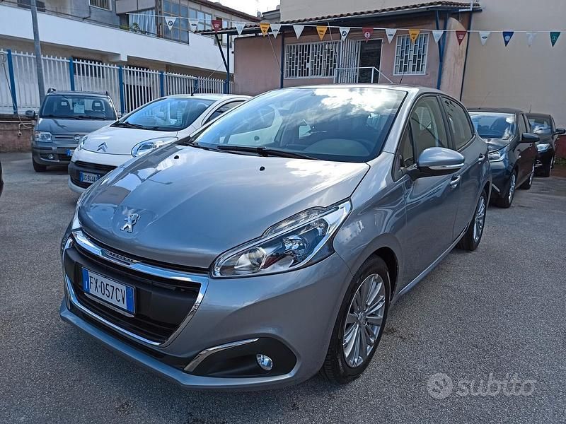 Usata Peugeot 208 Active 101 CV (74 kW) 2019 Grigio Utilitaria