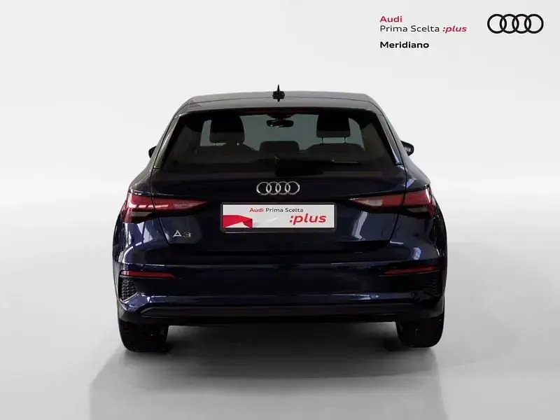 Usata Audi A3 Business 116 CV (85 kW) 2023 Blu navarra metallizzato Berlina