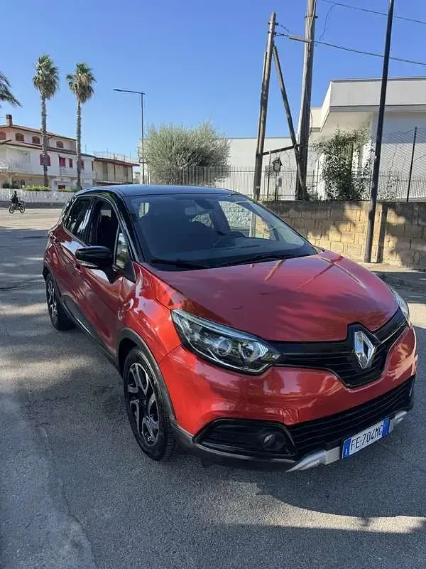 Usata Renault Captur Intens 90 CV (66 kW) 2016 Rosso SUV