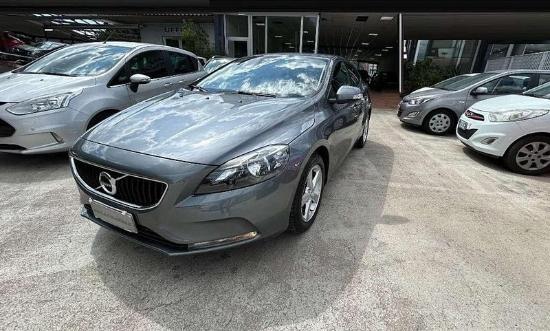 Grigio scuro Usata 2016 Volvo V40 Kinetic Station wagon | 10.500 € (Ottimo prezzo) - Immagine 1/4